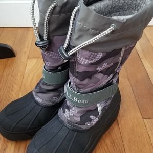 L.L. Bean boys size 1 Snowboots Black/Gray camo